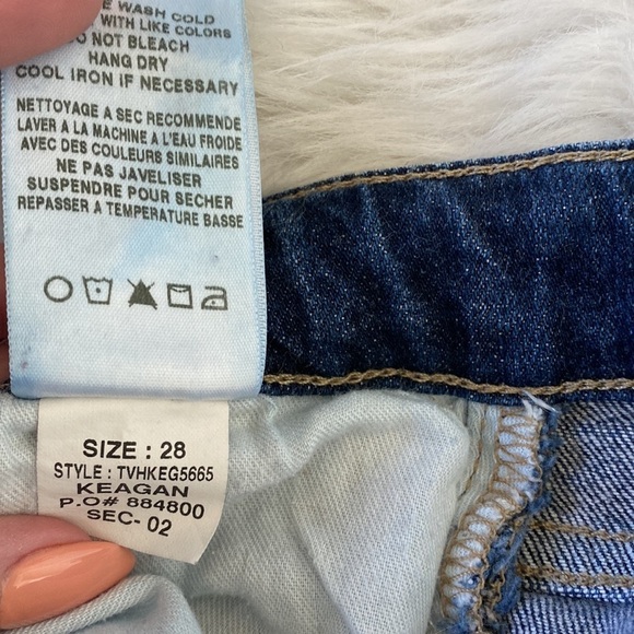 Joe's Jeans The Skinny Rolled Distressed Keagan Ankle Cut - Picture 13 of 13